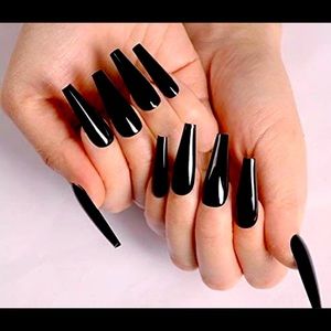 Black press on nails